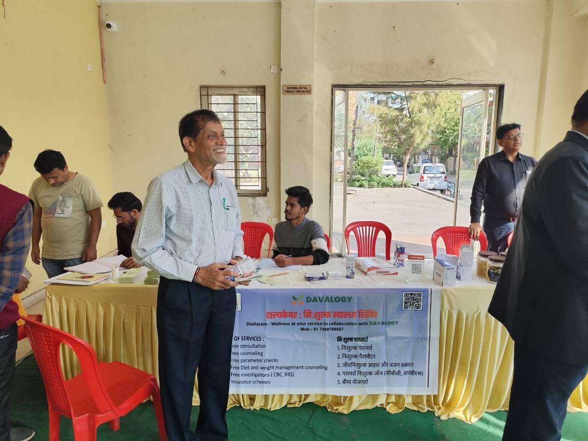 Davalogy volunteers assisting at a camp